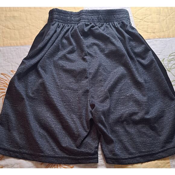 Boys Ultra Performance gray with black stripe Shorts Size 14/16 - Picture 3 of 6